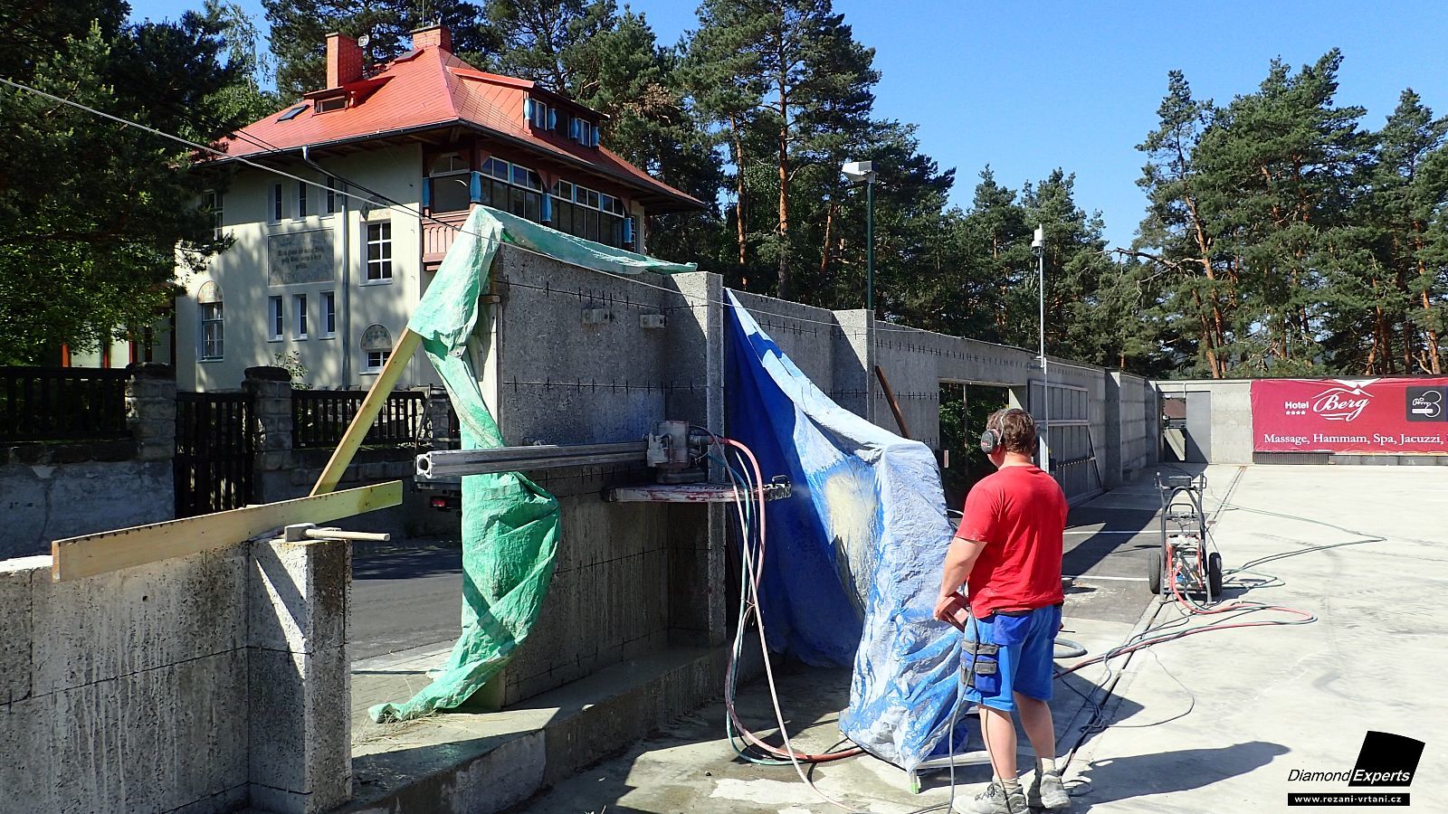 Odřezání stěny Hotelu Berg, Staré Splavy